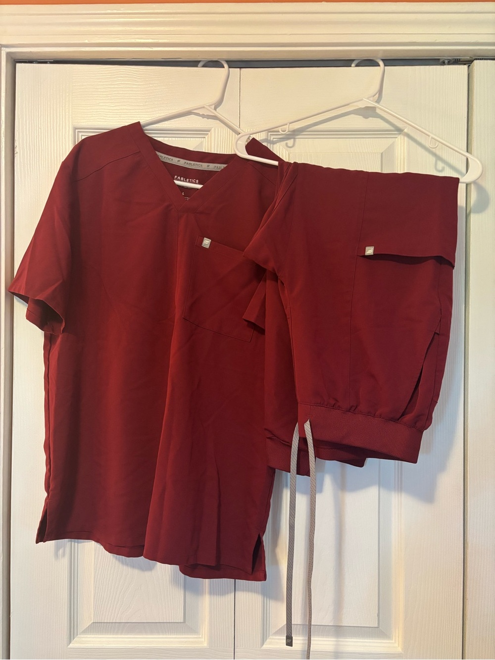 Fabletics Men’s Medical Scrub Top & Jogger Set Maroon (Wine)